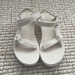 Brand New Teva Midform sandals  (ecru/canvas)